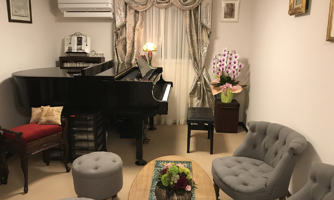 岸 美奈子 様のキービジュアル